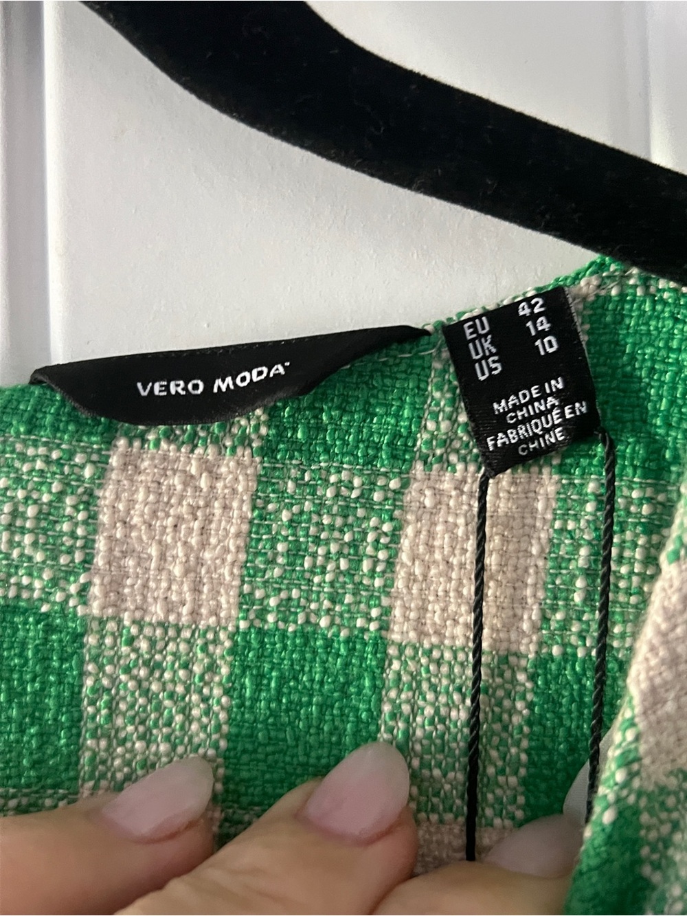 Vero Moda boucle mini pinafore dress in green check gingham - Picture 3 of 5